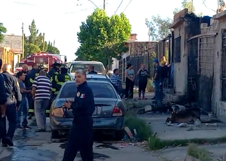 Incendio consume vivienda en la colonia Villa Juárez Canal 44 Chihuahua