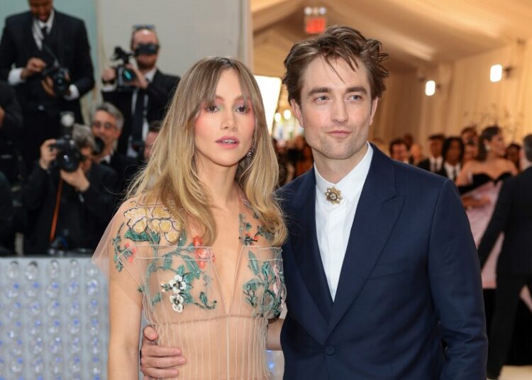 Robert Pattinson y Suki Waterhouse se convertirán en padres Canal 44