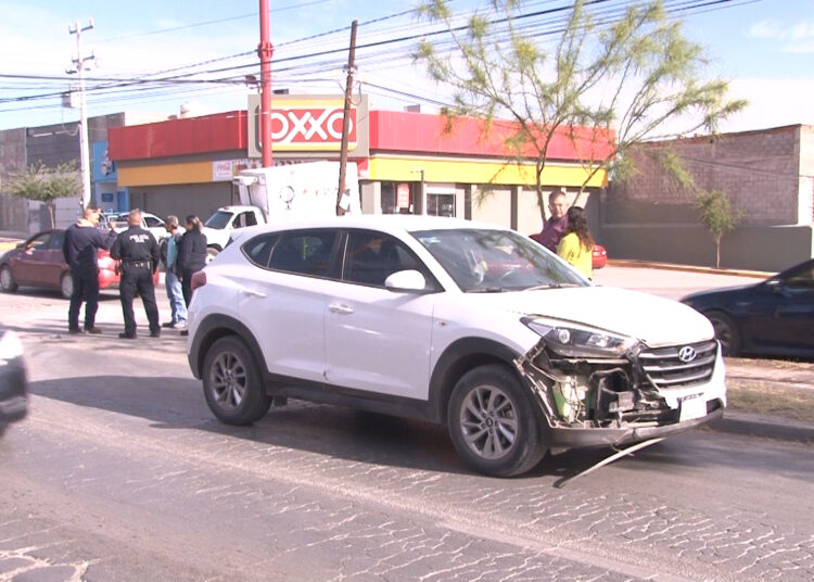 Aparatoso Accidente En Avenida Lombardo Toledano Canal Chihuahua