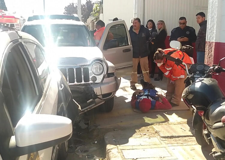 Se Desmaya Al Volante Y Atropella A Dos Personas Canal 44 Chihuahua 4371