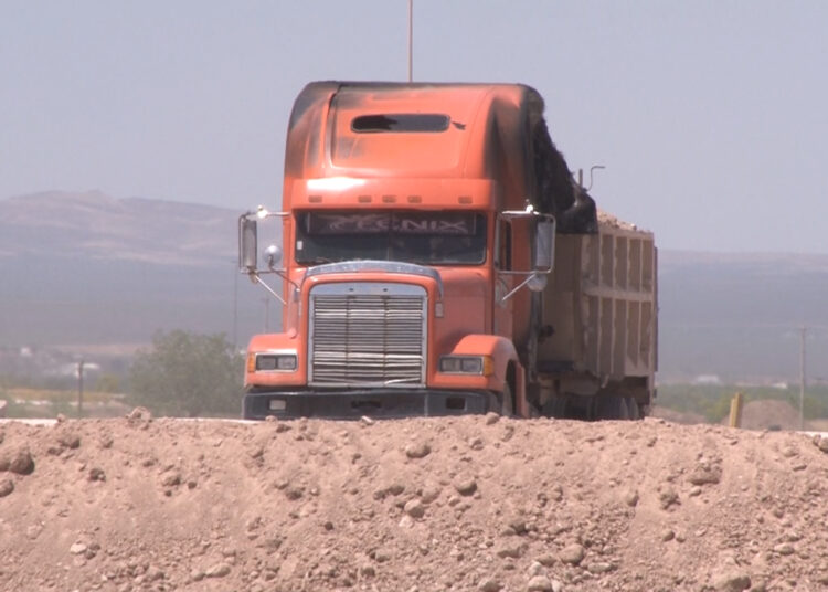 Se Incendia Tráiler Al Sur De La Ciudad Canal 44 Chihuahua 9645