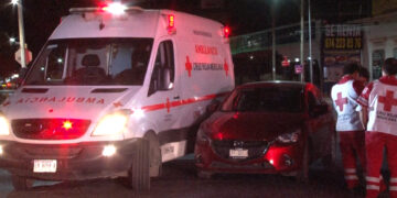 Impacta contra ambulancia en la colonia Santa Rita