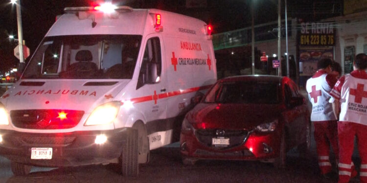 Impacta contra ambulancia en la colonia Santa Rita
