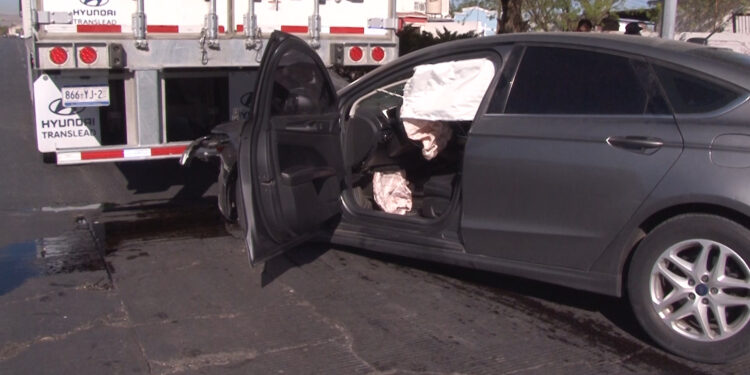 Choque en cruce de avenidas deja a un conductor lesionado