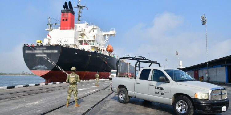 Aseguran un buque con 10 millones de litros de diésel en Tamaulipas