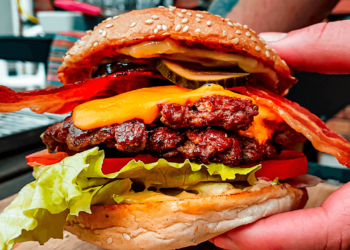 Un truco de TikTok para cocinar hamburguesas sin que se encojan