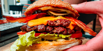 Un truco de TikTok para cocinar hamburguesas sin que se encojan