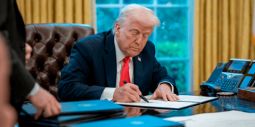 Trump defiende aranceles aunque los autos suban de precio en EE.UU.