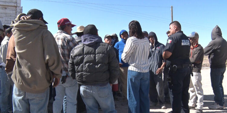 Trabajadores de establo realizan paro laboral en Delicias