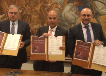 Firman convenio para fortalecer el buen gobierno sanitario