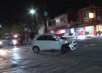 Fuerte choque deja un lesionado en la colonia Villa Nueva