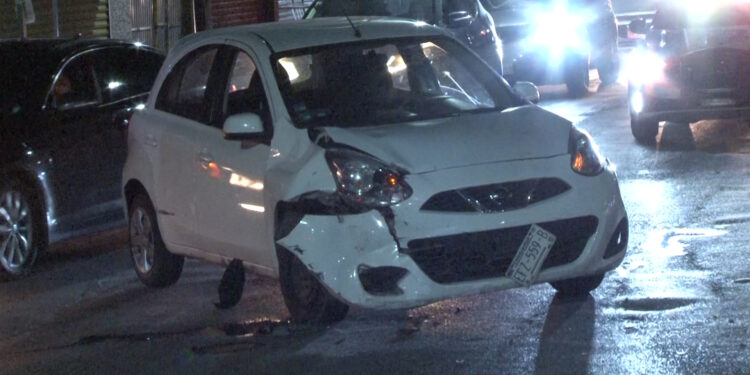 Fuerte choque deja un lesionado en la colonia Villa Nueva