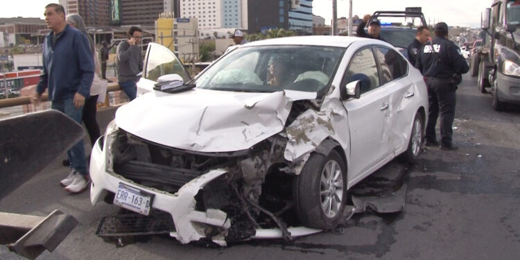 Accidente en el Periférico de la Juventud deja dos lesionadas