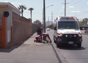 Hombre sufre grave caída desde un tráiler