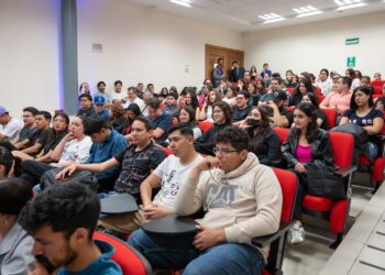 Conocen alumnos de la UACh el programa ‘ChambaBot’ para conseguir empleo