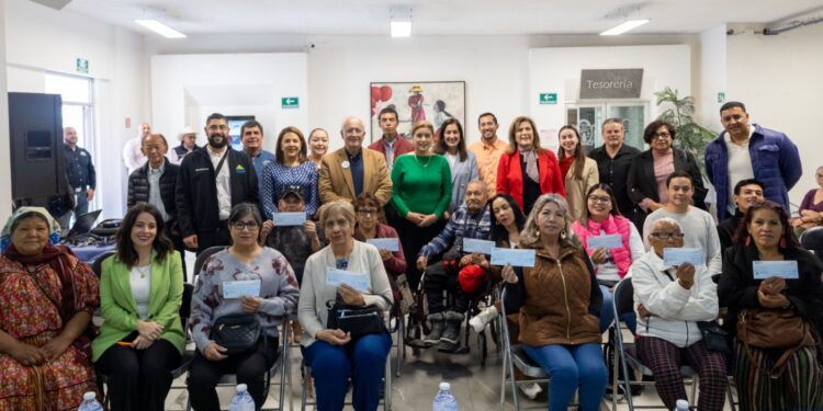 Entregan microcréditos por $130 mil a emprendedores, en Cuauhtémoc