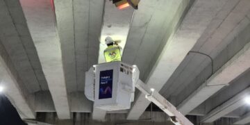 Iluminan cuatro bajo puentes con las nuevas lámparas LED