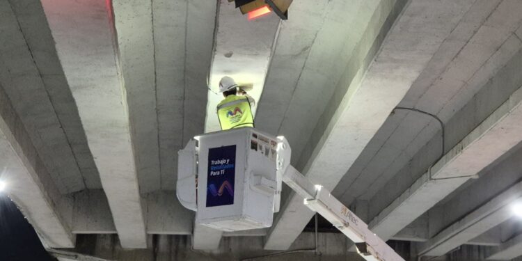 Iluminan cuatro bajo puentes con las nuevas lámparas LED