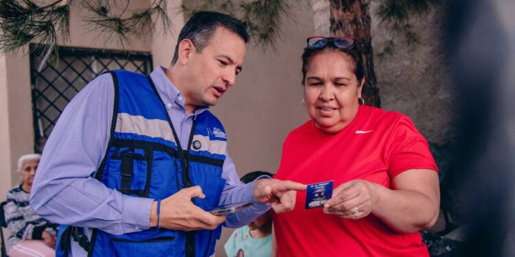 Supervisa Marco Bonilla funcionamiento de lámparas LED en Jardines del Sol