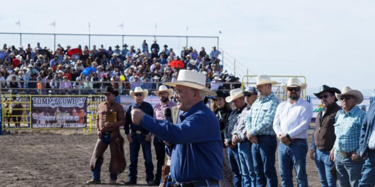 Inauguran la arena de rodeo Centenario Tres Culturas