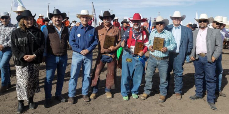 Inauguran la arena de rodeo Centenario Tres Culturas