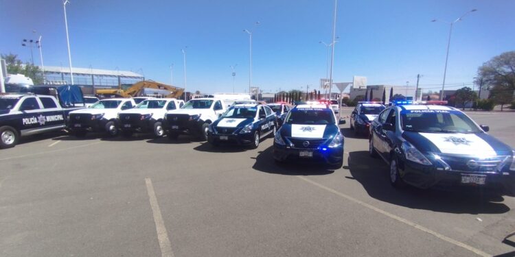 Realizan entrega de vehículos oficiales en el municipio de Cuauhtémoc