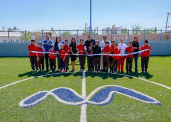 Entregan cancha de fútbol a la primaria Vicente Suárez