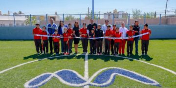 Entregan cancha de fútbol a la primaria Vicente Suárez