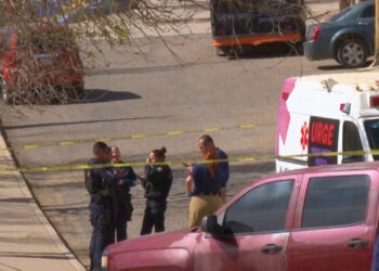 Ejecutan a hombre dentro de su negocio en Cuauhtémoc