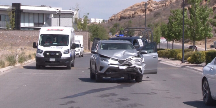 Aparatoso choque en Altozano deja un herido