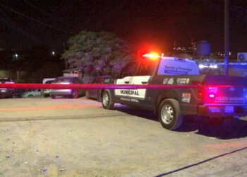 Balean automóvil en domicilio de la colonia Lealtad II