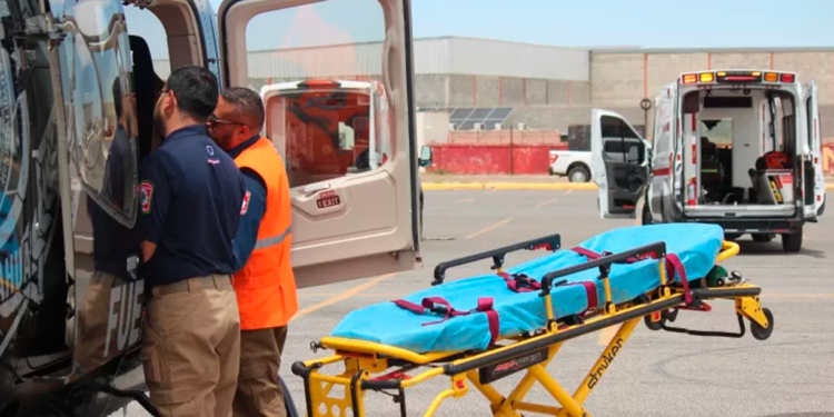 Trasladan en helicóptero a dos lesionados de accidente en Guachochi