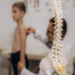 Ofrecen cirugías gratuitas para niños con escoliosis en Chihuahua
