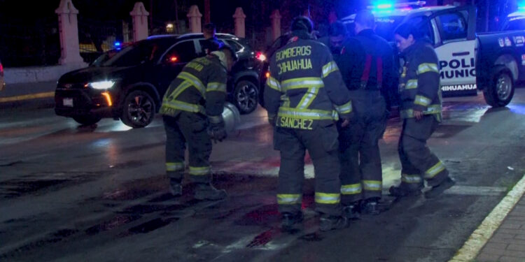 Arde automóvil frente al Tec de Chihuahua