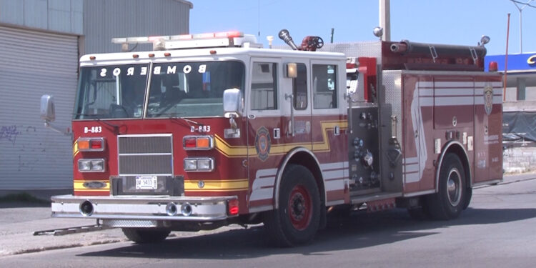 Incendio consume tapia en el Barrio del Norte