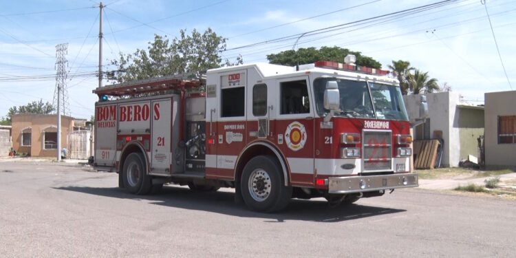 Quema de basura provoca incendio en vivienda de Delicias
