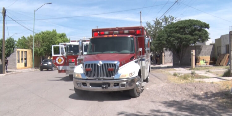 Quema de basura provoca incendio en vivienda de Delicias