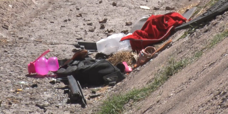 Accidente en Delicias: vehículo cae y vuelca en canal