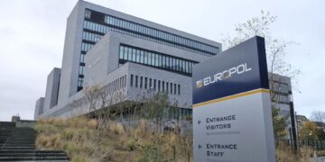Europol cierra plataforma con videos de pedofilia; tenía más de un millón de usuarios