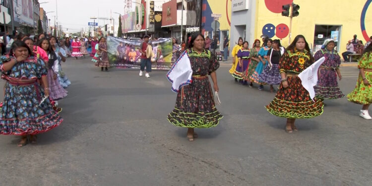 Desfile cultural sorprende en Cuauhtémoc