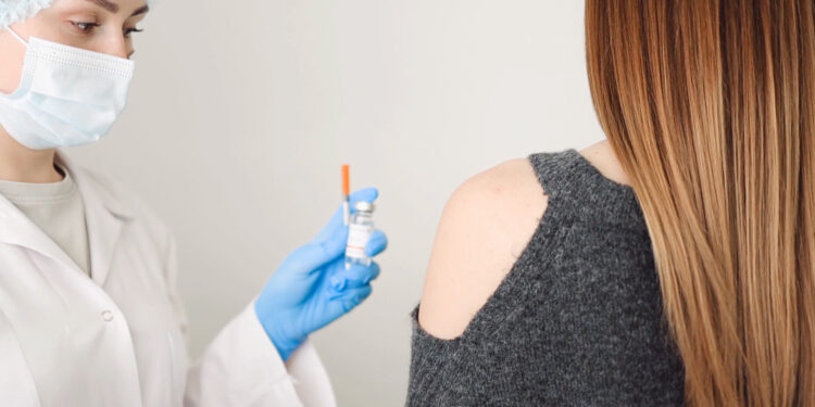 Instalan módulos de vacunación por aumento en casos de sarampión