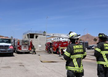 Realizan bomberos simulacro de rescate en el ISSCUU