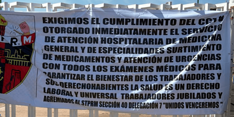 Protestan jubilados de Pemex por deficiencias en el servicio médico