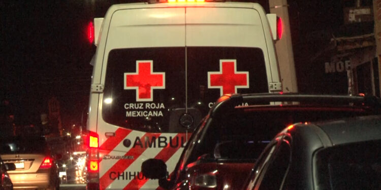 Presunto ladrón se lesiona al ocultarse debajo de automóvil