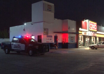 Hombre golpeado pide ayuda en gasolinera de la  Juan Pablo II