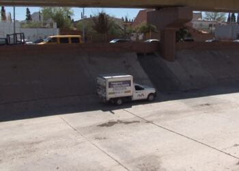 Retiran animales muertos del canal Chuvíscar