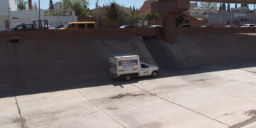 Retiran animales muertos del canal Chuvíscar