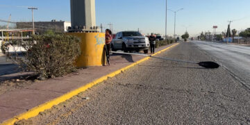 Derrumban luminaria en la Juan Pablo II tras accidente vehicular