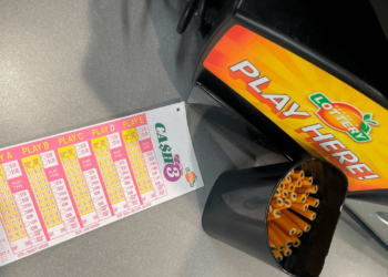 Pierde billete ganador de lotería tras donar una chamarra