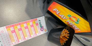 Pierde billete ganador de lotería tras donar una chamarra